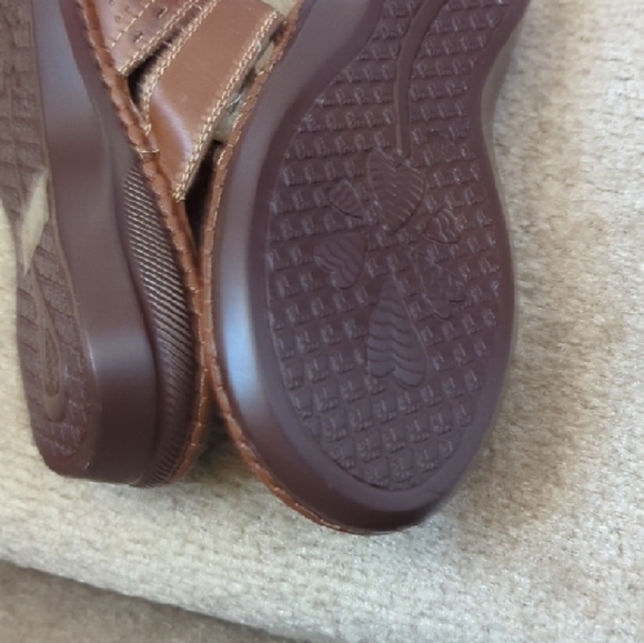 Elegant Brown Women's Sandals - Picture 5 of 10